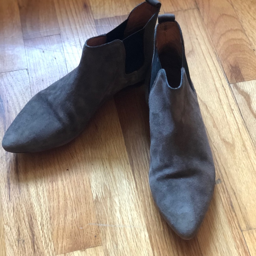 Excellent condition MADEWELL suede Chelsea boots ✨